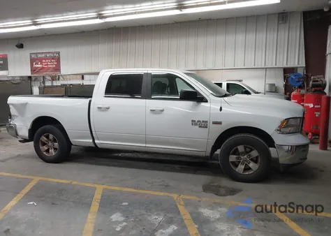 2020 Ram 1500 Classic Slt 4X2 6'4 Box z USA, uszkodzony, nr VIN 1C6RR6TT6LS102831